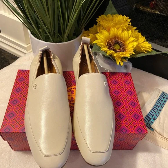 Tory Burch Kira 20MM Elastic Loafer Napa Leather - Picture 4 of 12